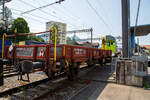 Zweiachsiger BLS Flachwagen mit Seiten-, Stirnwandklappen und Drehrungen, 99 85 9559 403-2 CH-BLS, Transportwagen Bau der Gattung X-w, abgestellt am 28.05.