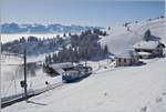 Ein RB Zug hat Rigi Staffel verlassen und fährt nun Richtung Arth Golrdau.