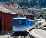 
Der BDhe 2/4 14 mit dem Bt 24 erreichen am 01.08.2019 das Hochperron vom Turmbahnhof in Arth-Goldau.

In den Jahren 1949, 1954 und 1967 stellte die Arth-Rigi-Bahn (ARB) vier Zahnrad-Triebwagen CFeh 2/4 11–14 in Betrieb. Die Triebwagen werden heute von den Rigi-Bahnen als BDhe 2/4 bezeichnet, Nr. 14 bereits seit Ablieferung.

Die ersten zwei Triebwagen (11 und 12) wurden 1947 von der damaligen Arth-Rigi-Bahn (ARB) bestellt. Dies wurde nötig, weil moderne und leistungsfähige Fahrzeuge gebraucht wurden, die im zeitweise sehr starken Stoßverkehr auch in der Lage waren, bergseits einen Steuerwagen oder Vorstellwagen zu schieben. Die SLM wurde mit der Konstruktion und der Ausführung der mechanischen und wagenbaulichen Teile betraut. Die SAAS lieferte und montierte die elektrische Ausrüstung. Im Juli und August 1949 wurden die ersten beiden Triebwagen abgeliefert. 1952 wurde ein dritter Triebwagen in Auftrag gegeben, der im Jahre 1954 abgeliefert wurde.

In den Jahren 1958 bis 1960 wurden drei Steuerwagen Bt (22 bis 23) beschafft, die die bisher verwendeten Vorstellwagen ablösen sollten. Sie wurden von SWS und SAAS gebaut. Die ersten zwei Pendelzüge konnten in der Wintersaison 1958/59 in Betrieb genommen werden. Der dritte Steuerwagen Bt 23 folgte 1960.

Im Januar 1964 wurde der Auftrag zur Lieferung einer weiteren Pendelzugeinheit mit dem BDhe 2/4 14 und dem Bt 24 erteilt. Der Triebwagen wurde gegenüber seinen Vorgängern neu konstruiert. So ist der Kasten etwas länger und der Innenausbau wies verschiedene Änderungen auf. Er wurde im Jahr 1967 abgeliefert.

TECHNISCHE DATEN des BDhe 2/4 – 14(11-13 weichen etwas ab):
Hersteller: 	SLM/SAAS
Spurweite: 	1.435 mm (Normalspur)
Zahnradsystem: 	Riggenbach
Anzahl: 4
Achsformel:  2’z 2’z
Länge über Puffer:  15.980 mm
Drehzapfenabstand:  9.550 mm
Achsabstand im Drehgestell:  2.850 mm
Laufraddurchmesser : 955mm
Dienstgewicht: 27,4 t
Max. Zuladung: 2,0 t
Ladefläche: 6,0 m²
Höchstgeschwindigkeit: 21 km/h (bergwärts), 17 km/h (talwärts)
Stundenleistung: 480 kW
Stundenzugkraft: 136 kN
zulässiges Vorstellgewicht: max. 23.8t
Stromsystem: 1500 V DC (=)
Sitzplätze: 	63
Stehplätze: 47
