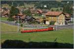 Wie bei Bergbahnen so üblich verkehren bei starkem Andronagn an Fahrgästen statt einem gleich mehrere Züge, so dass der SPB 647 kurz nach der Abfahrt in Wilderswil gleich in drei