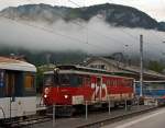 Der zahnlose Gepcktriebwagen De 110 021-3 (ex De 4/4 121, ex Deh 4/6 905) hat am 29.09.2012 den RegioExpress GoldenPass Panoramic von Interlaken Ost nach Meiringen gezogen.