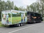 Mercedes Tourismo von Royal Busreisen aus Deutschland mit Anhänger in Plau am See.