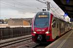 Der CFL KISS Z 2313 f�hrt auf Gleis 10 in den Bahnhof von Luxemburg ein, von den alten CFL Werkst�tten daneben ist nur noch etwas Schutt zu sehen.