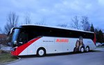 Setra 517 HD von Blaguss Reisen aus Wien in Krems gesehen.