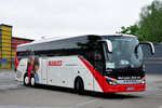 Setra 517 HD von Blaguss Reisen aus Wien in Krems gesehen.