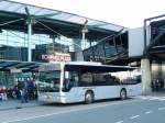 Mercedes Citaro midi der Firma Meering. Schiphol, Amsterdam 16-10-2011.