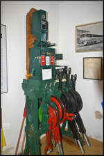 Ein altes mechanisches Hebelstellwerk stand ausgestellt im Kassenraum vom Eisenbahnmuseum Jaroměř.