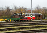 Der tschechische Schwerlastkleinwagen mit Kran MUV 69.2 -577 (CZ-SZCZ 99 54 9628 023-2) der SDC - Sprva elezničn dopravn cesty (deutsch: Verwaltung der Eisenbahn-Verkehrswege) steht, mit