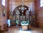 Innenraum der hlzernen Kirche im Kloster bei Krekhiv (Kozul'ka), Ukraine 23-05-2018.