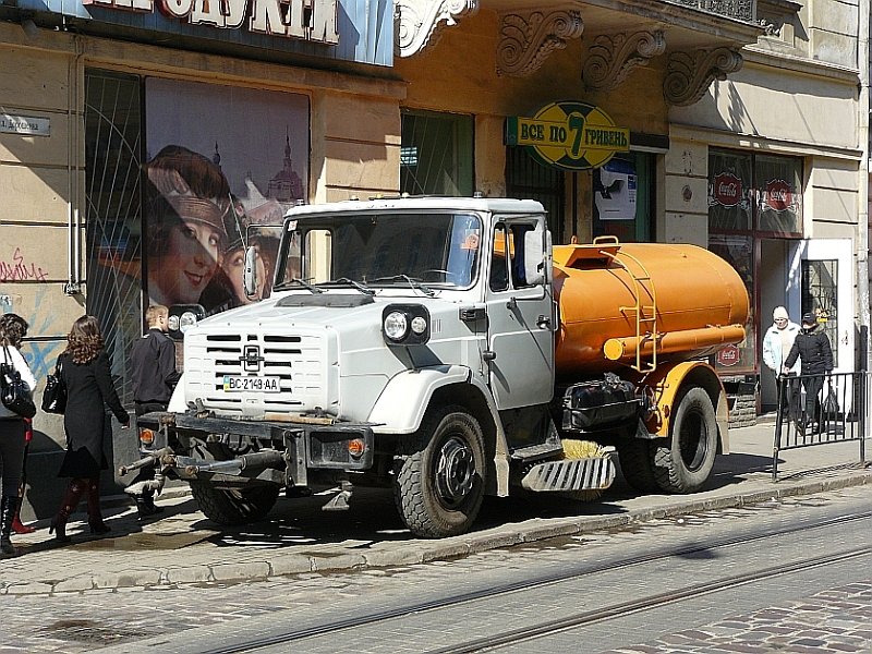 ZIL LKW fotografiert in Lviv am 29-03-2008